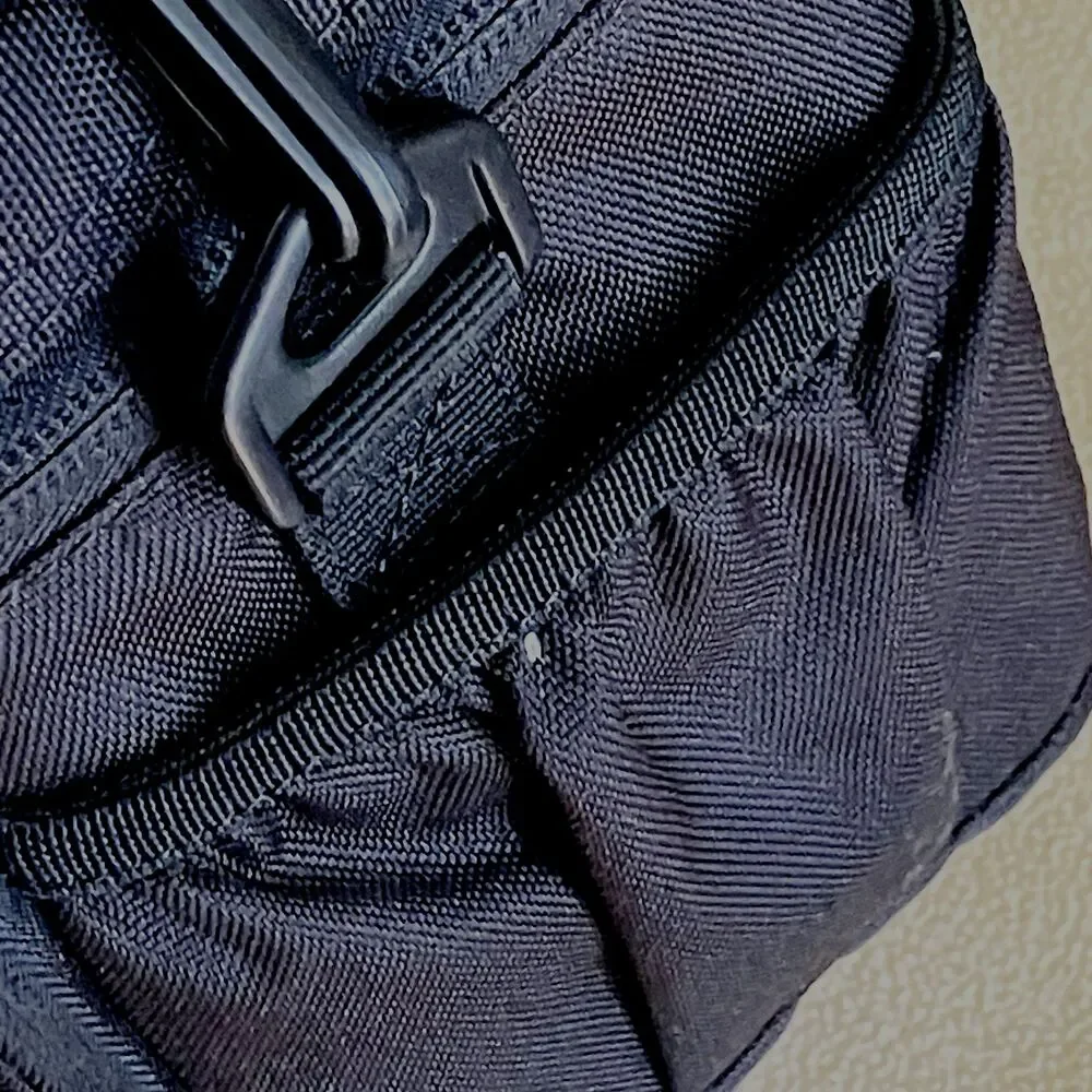 Lowepro Camera Case Adventura 140 Ripstop 8 x 8 in Small Black Padded Strap